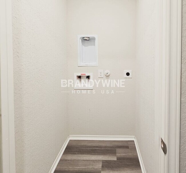 Building Photo - 7018 Winding Shelf