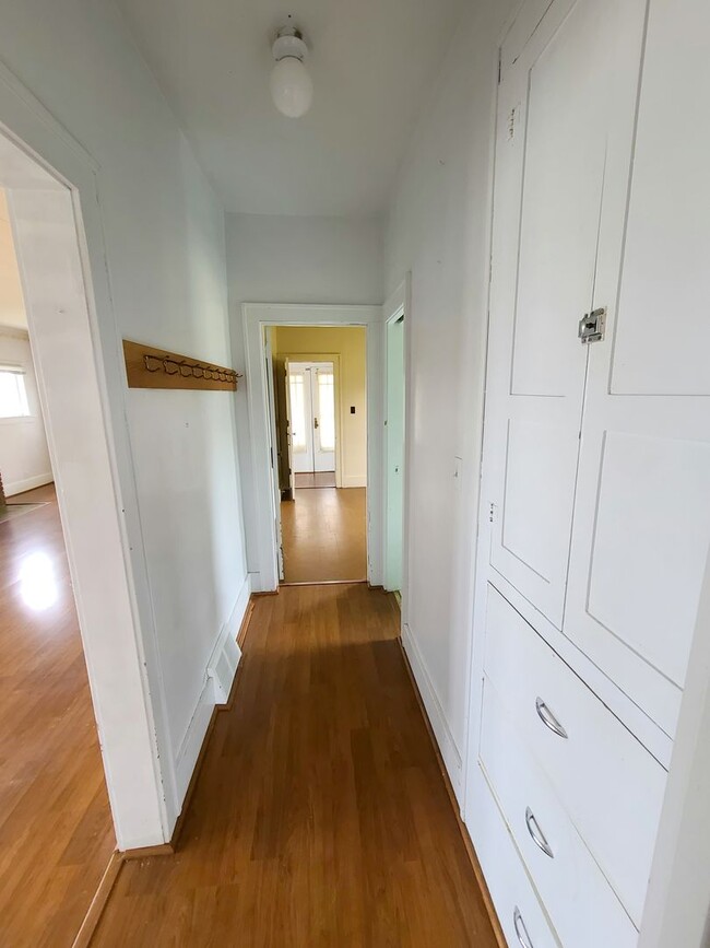 Building Photo - Nice 3-Bedroom, 1-1/2 Bathroom on Goshen's...