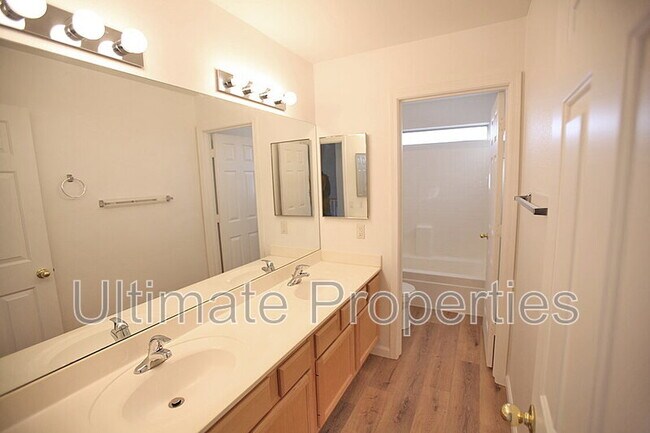 Building Photo - 20920 N 67th Dr