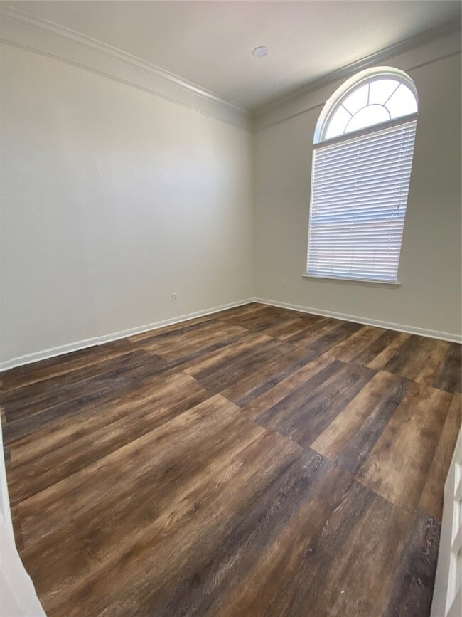 Building Photo - 9535 Empress Crossing Dr