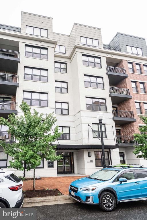 Building Photo - 701 Swann Ave