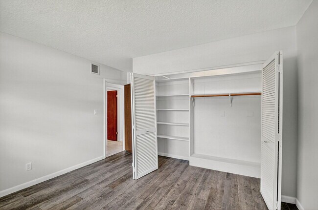 Building Photo - 3532 Coconut Rd