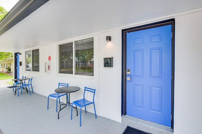 Building Photo - 412 NE 4th Ave