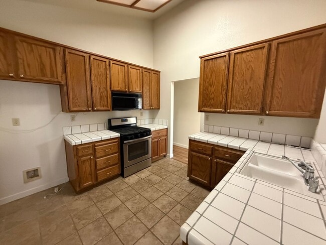 Building Photo - 2825 Airons Ct