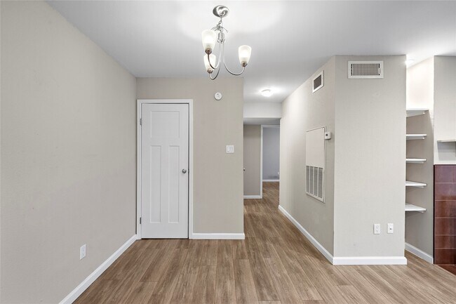 Building Photo - 2750 Holly Hall St