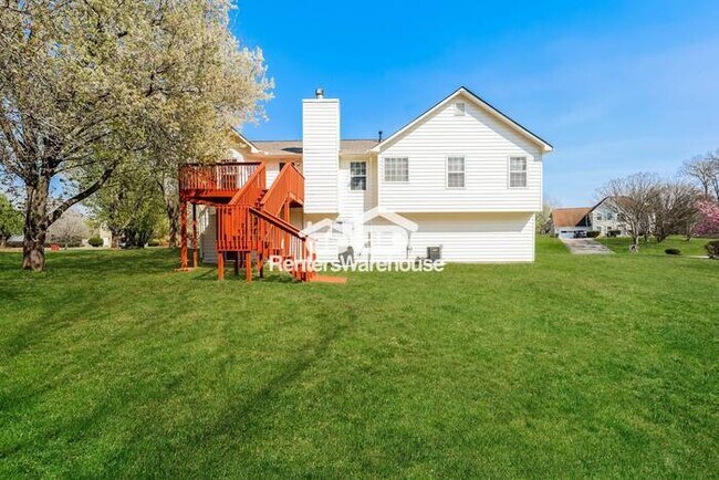 Building Photo - HUGE 3x3  Split Level Home in Whaleys Lake...