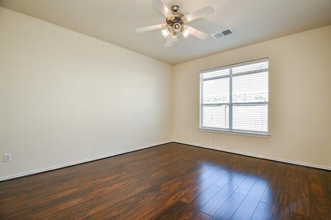 Building Photo - 6738 Chester Oak Dr