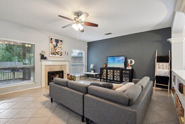 Building Photo - "Discover Comfort & Style: Spacious 3-Bedr...