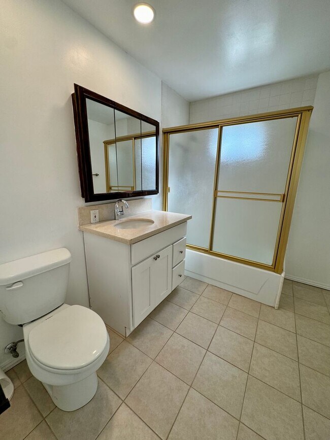 Building Photo - Very Spacious home in the desirable Porter Ranch area with a separate detached guest house