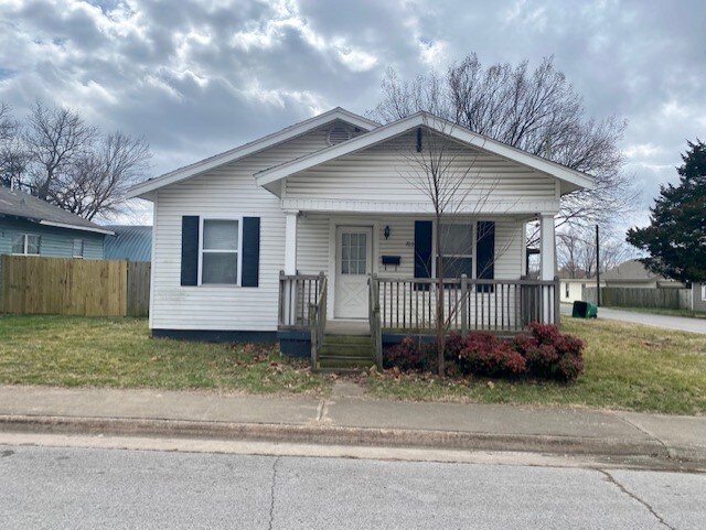 Primary Photo - 703 E Center Ave