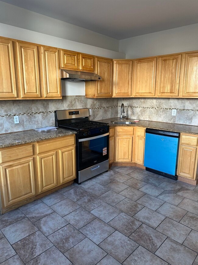 Building Photo - 125 W 28th St