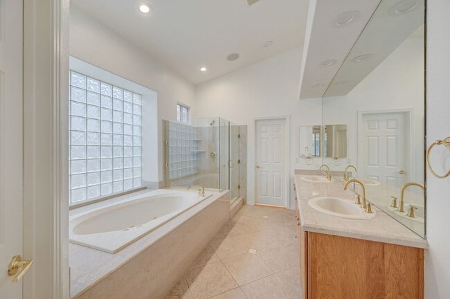 Building Photo - Canyon Ridge