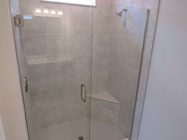 Building Photo - NEWER HOME located in desirable Palencia