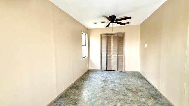 Building Photo - 1001 N Lost Creek Loop