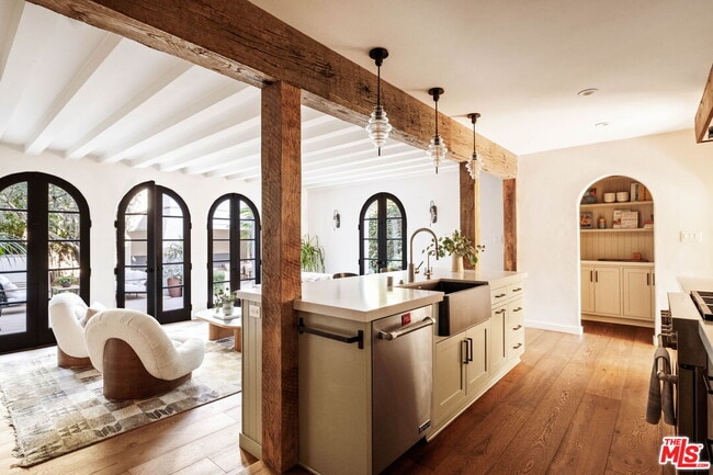 Building Photo - 6677 Maryland Dr