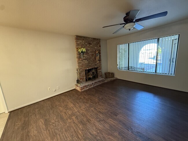 Building Photo - 422 Emery Dr