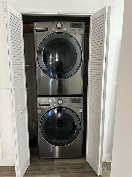 Building Photo - 8889 Fontainebleau Blvd