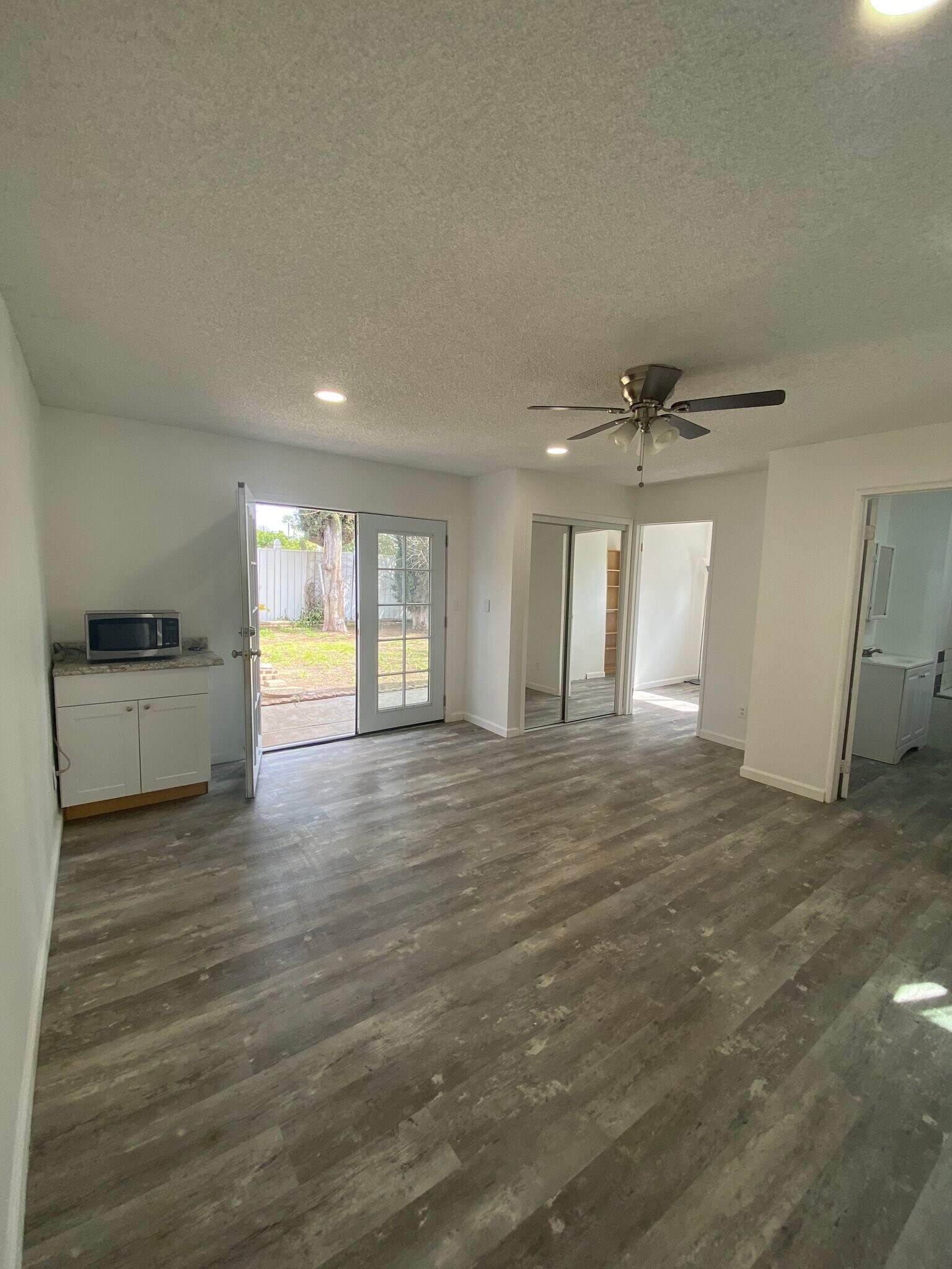 Building Photo - 9430 Glade Ave