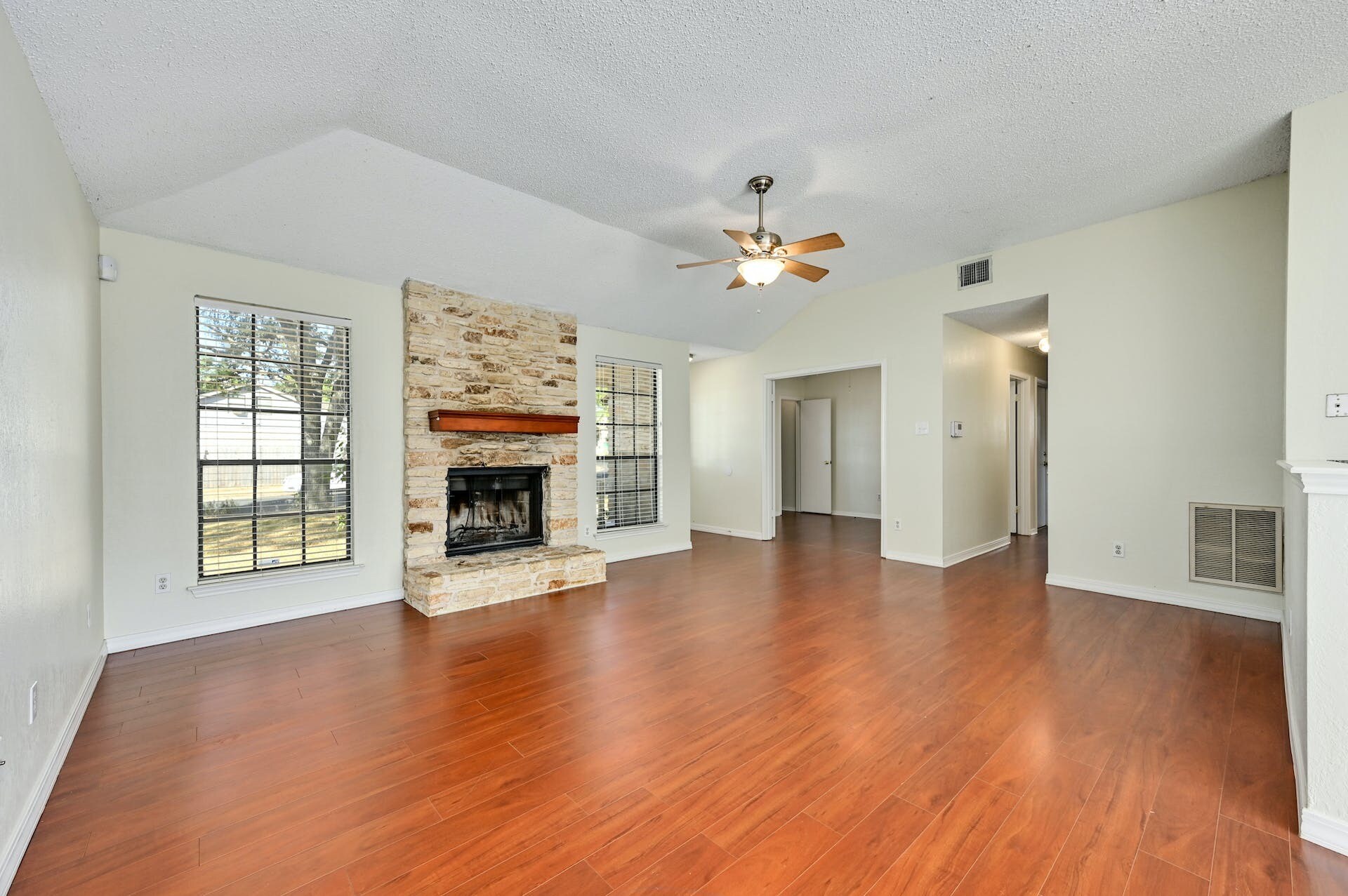 Building Photo - 2504 Spring Wagon Ln