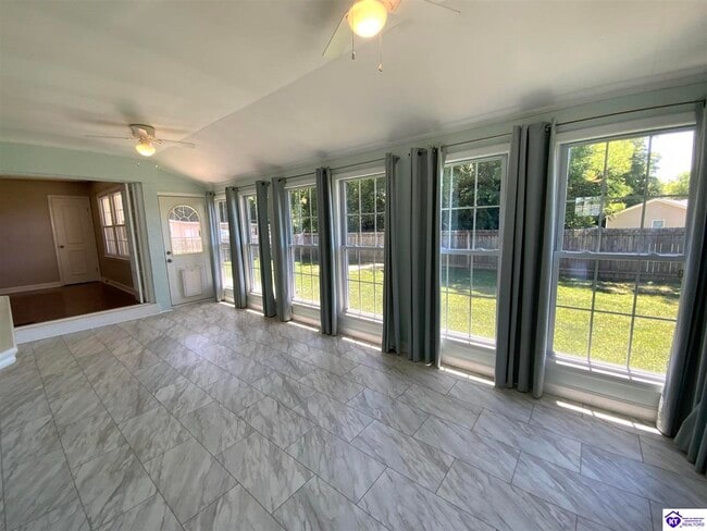 Building Photo - 408 W Crocus Dr