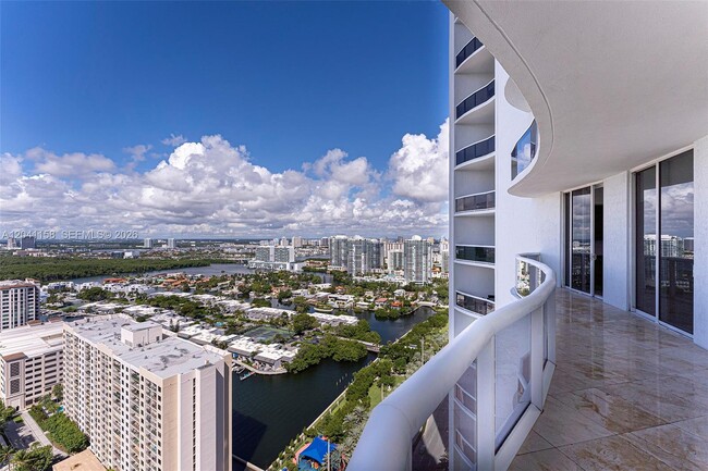 Building Photo - 15901 Collins Ave