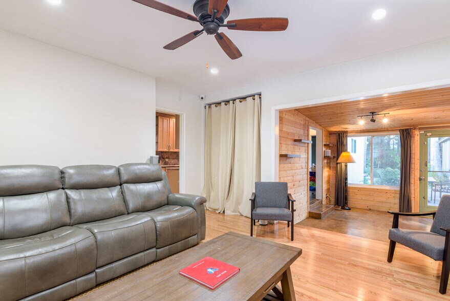 Building Photo - 16641 Gilmore St