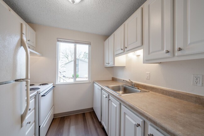 Building Photo - St. Johns 1 bedroom 1 bath in park-like setting.