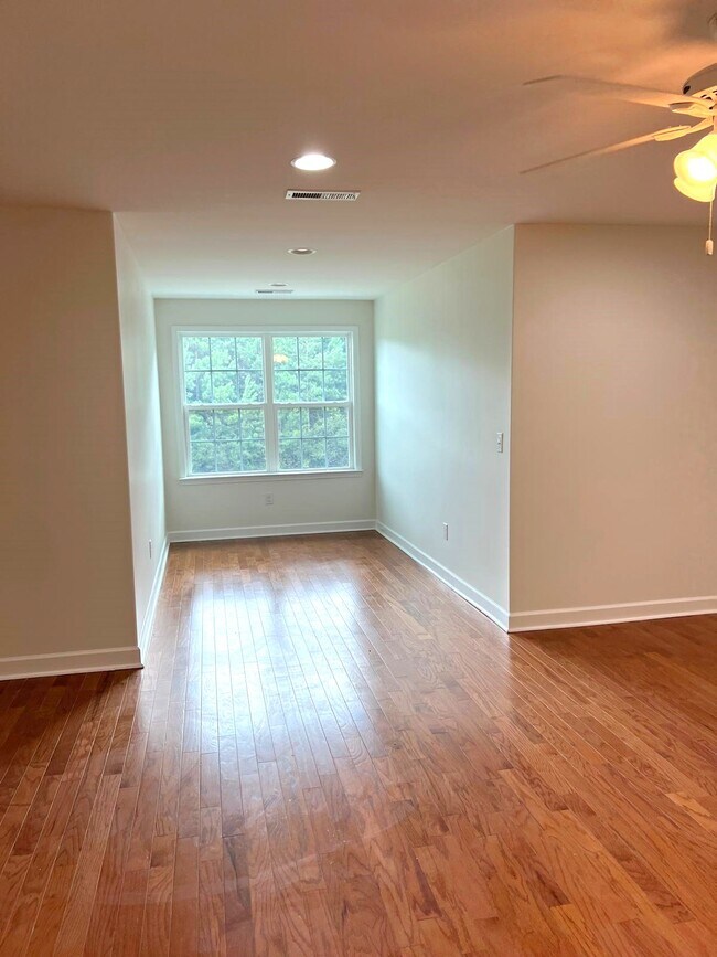 Building Photo - 231 Belclare Way