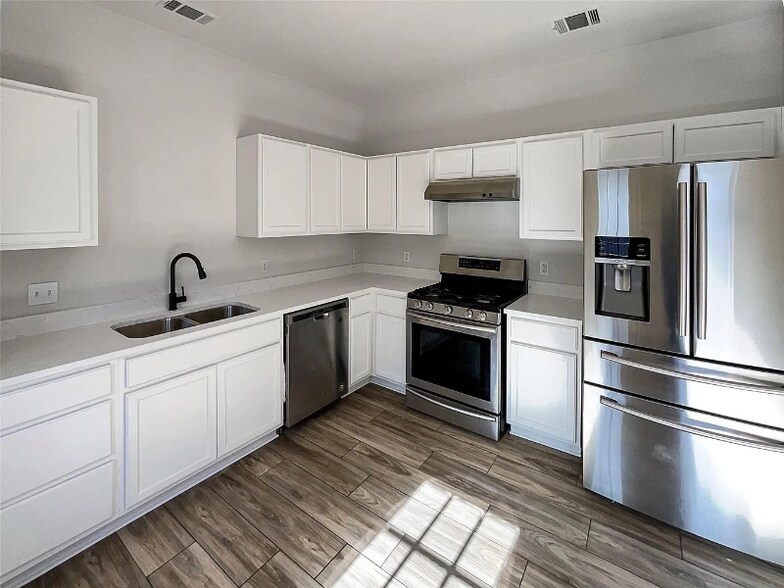 Building Photo - 1610 Cottonwood Ct