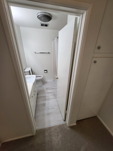 Building Photo - 2302 E 2nd St