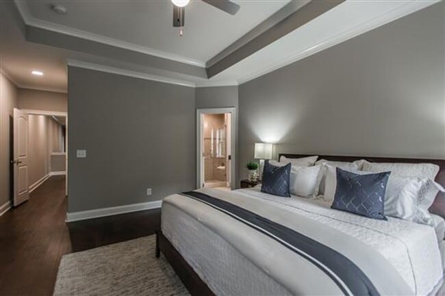 Building Photo - Huge East Nashville Home just steps to the...