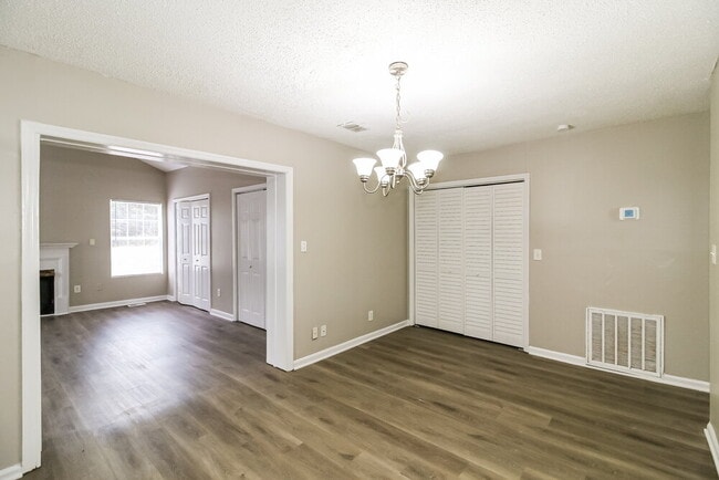 Building Photo - 20 Freeman Dr