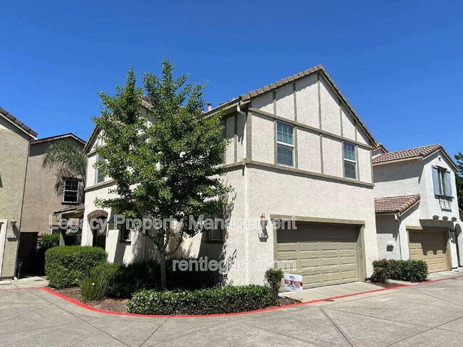 Building Photo - 1208 Impressionist Loop