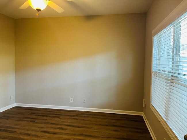 Building Photo - Wow! Check out this charming 3 bedroom 2.5...