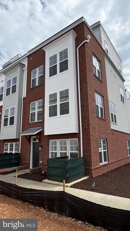 Building Photo - 2106 Henson Norris St