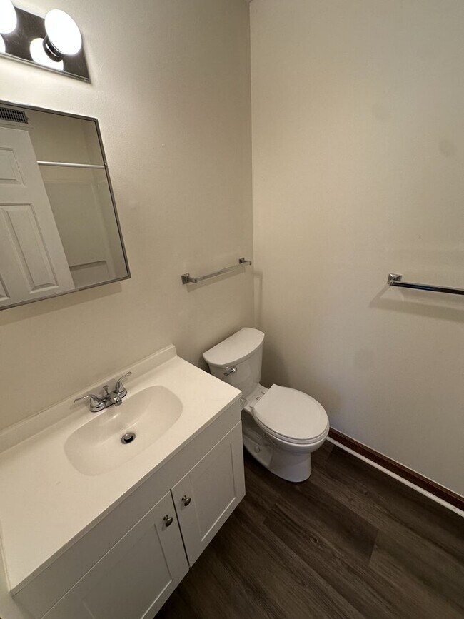 Building Photo - 1 Bedroom 1 Bathroom Condo!