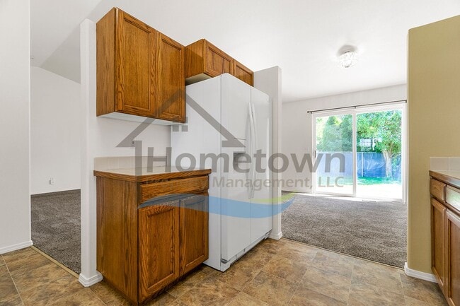 Building Photo - 3 Bedroom 2 Bathroom Home with Attached 2 ...