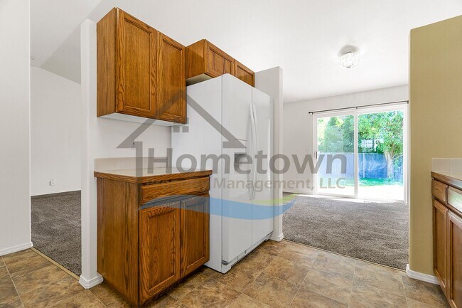 Building Photo - 3 Bedroom 2 Bathroom Home with Attached 2 Car Garage Available in Coeur d'Alene!