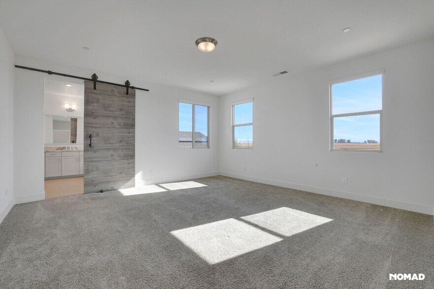 Building Photo - 12925 Knightsbrook Ave