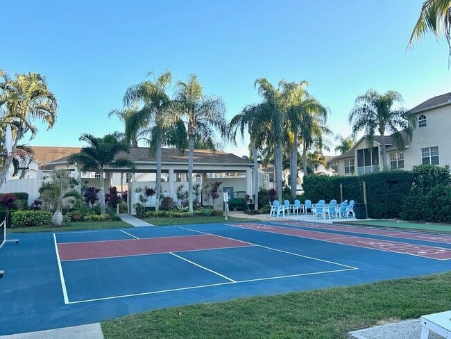 Building Photo - 4250 Players Pl