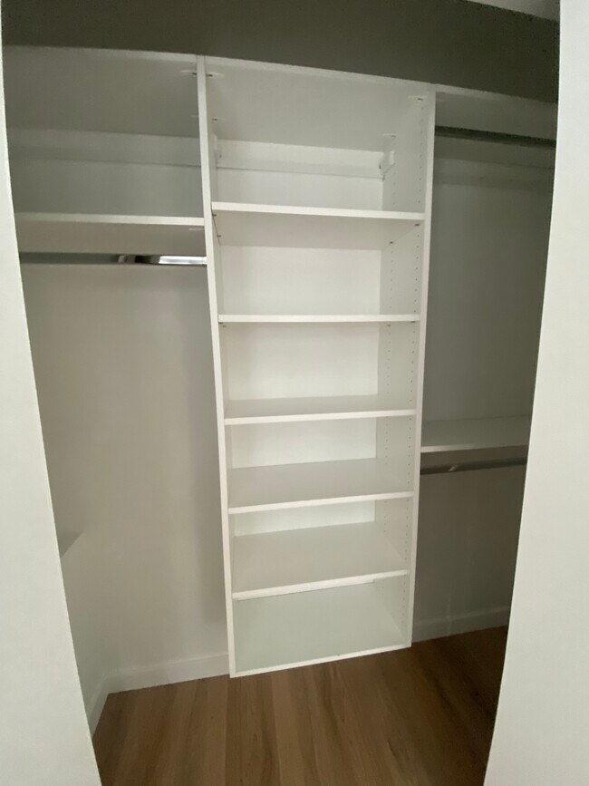 Building Photo - 3520 W Shakespeare Ave