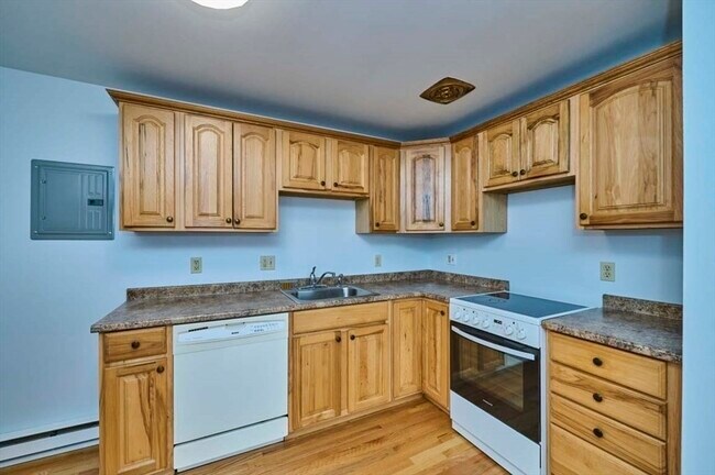 Building Photo - 3 Colonial Village Dr