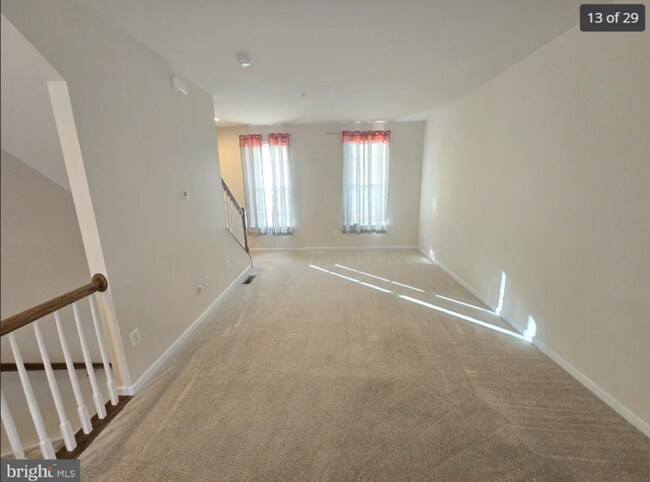 Building Photo - 3 Bedroom Beauty