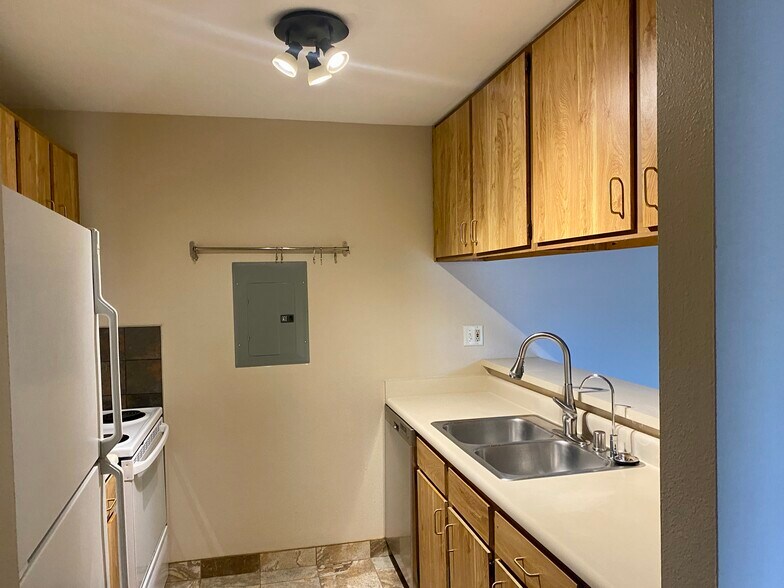Building Photo - 5333 Brody Dr