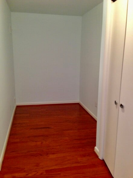 den - 11606 Vantage Hill Rd