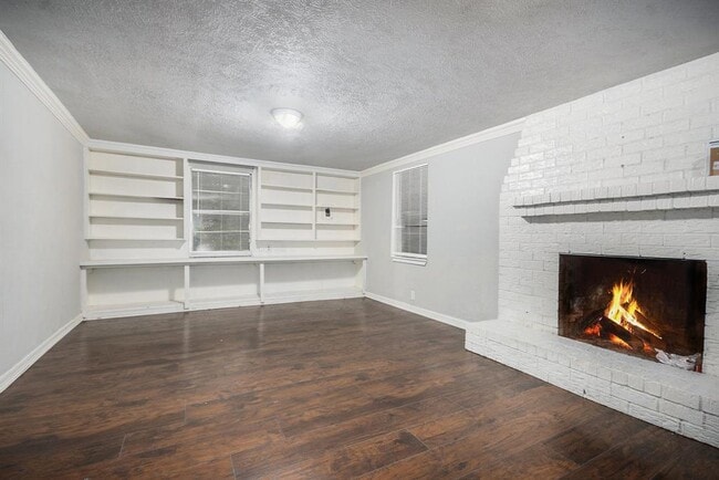 Building Photo - 1014 Dolly Wright St