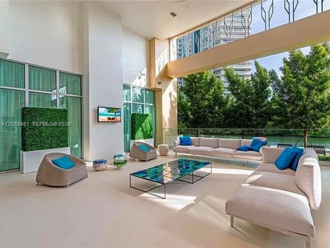 Building Photo - 300 Sunny Isles Blvd