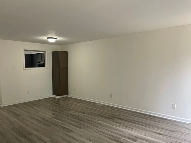 Building Photo - 6909 Glendower Rd