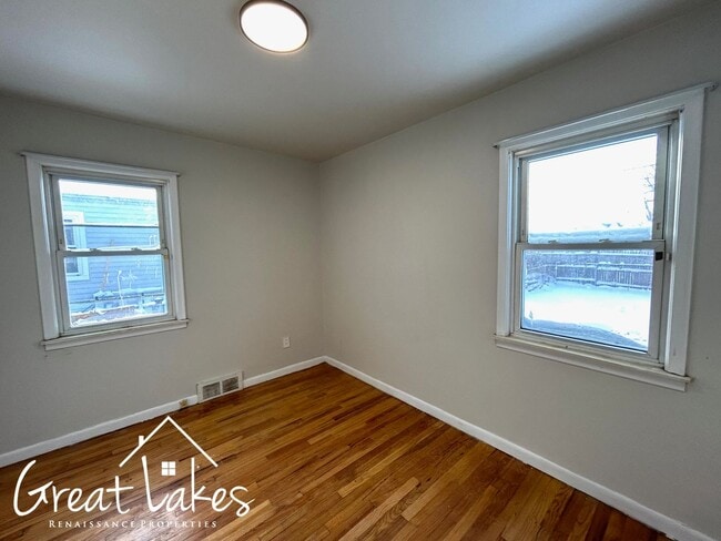 Building Photo - Charming 3 Bedroom 1 Bathroom now available for rent