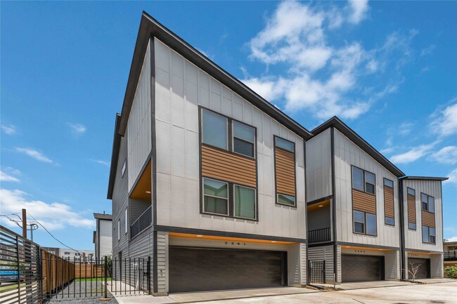 Building Photo - 2341 Eagle St